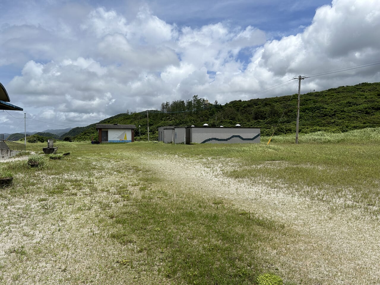 薩摩川内市の唐浜海水浴場更衣室