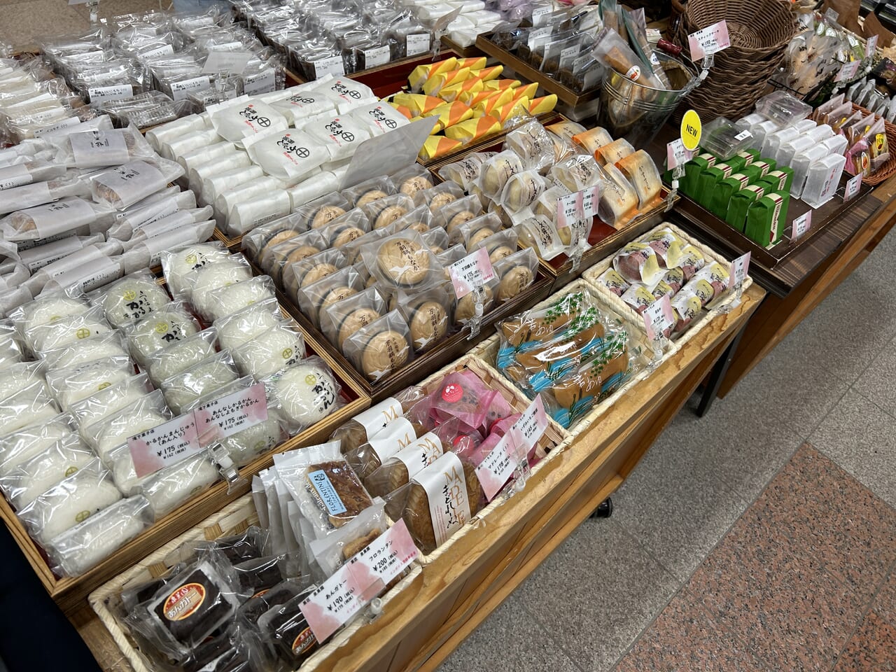 出水市出水駅観光特産品館「飛来里」お菓子