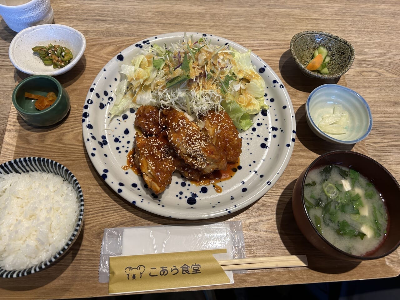 出水市こあら食堂のヤンニョムチキン