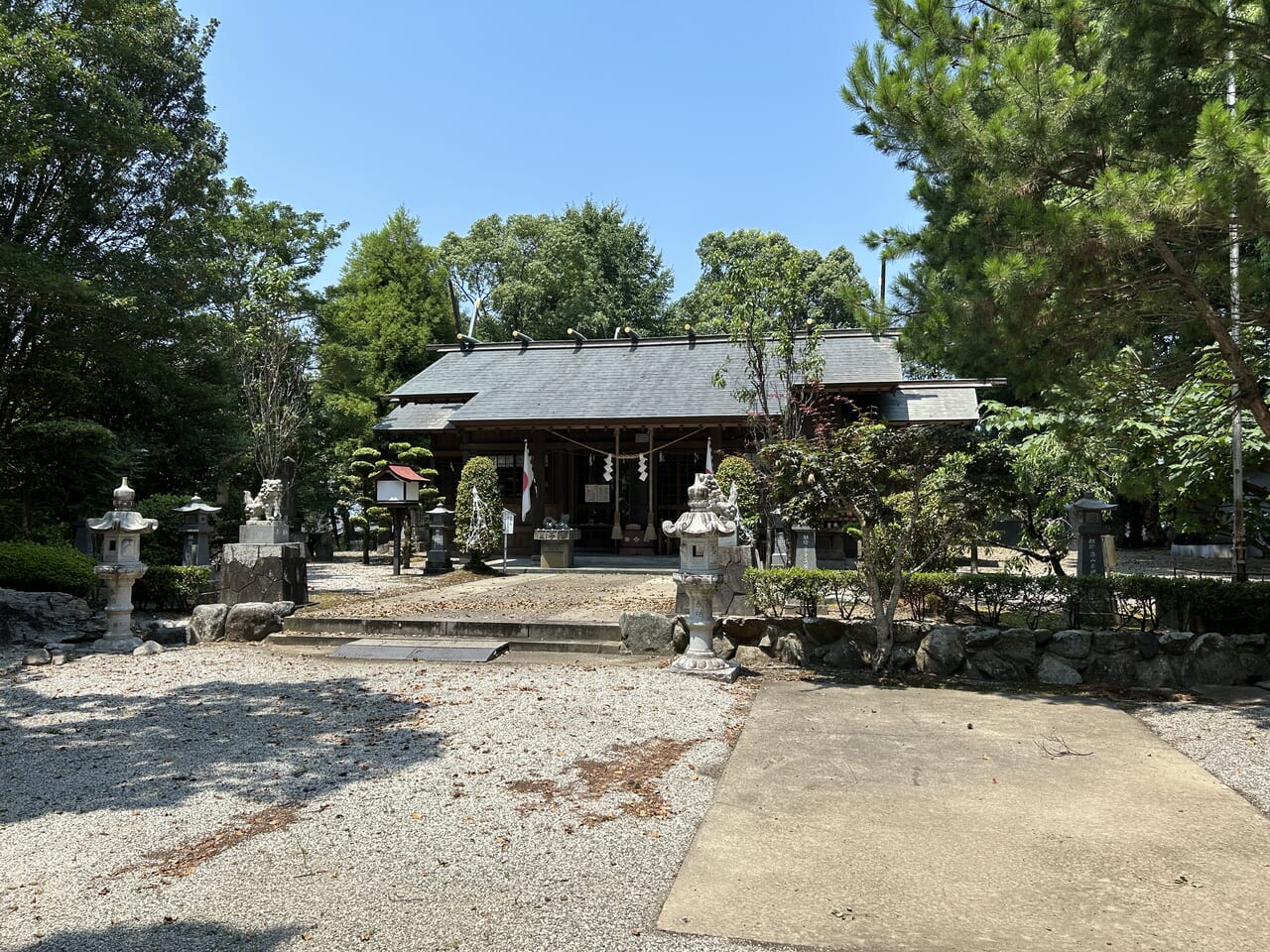 出水市諏訪神社の境内