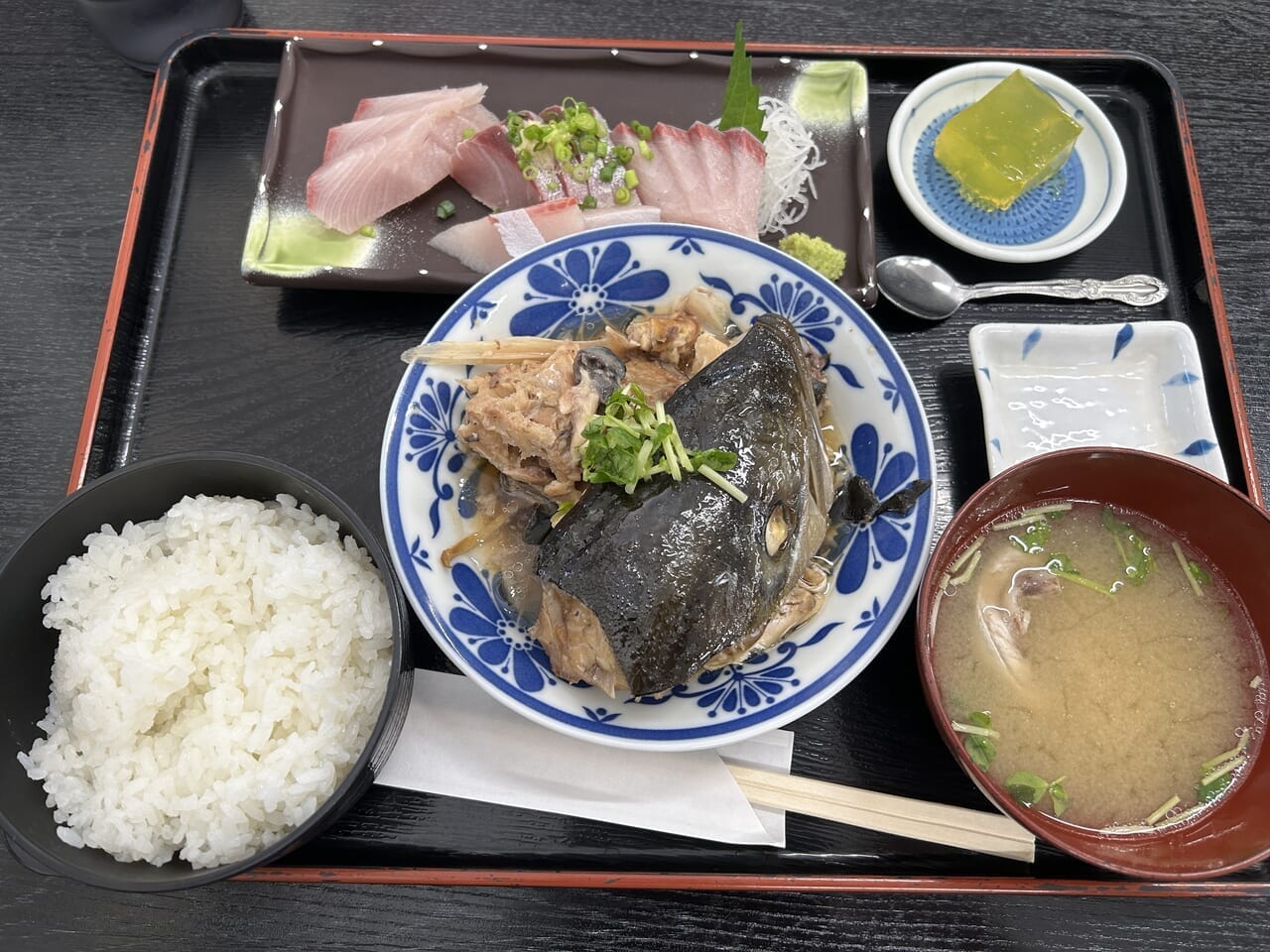 長島町の長島大陸市場食堂の鰤王定食