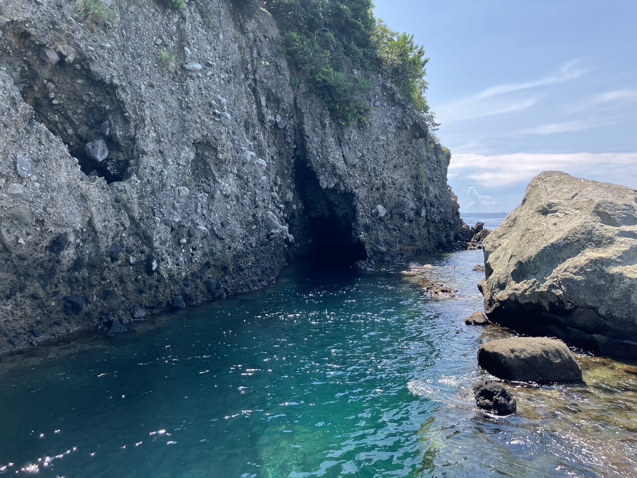 長島町えびす屋のグラスボート洞窟