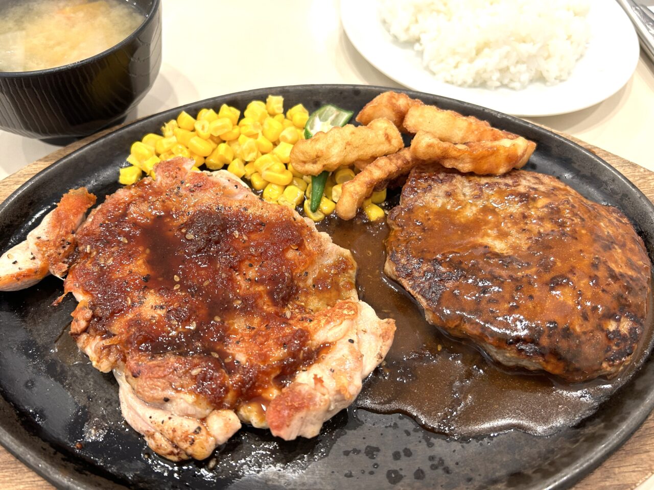 出水市レストラン竹の子のチキンステーキとハンバーグ