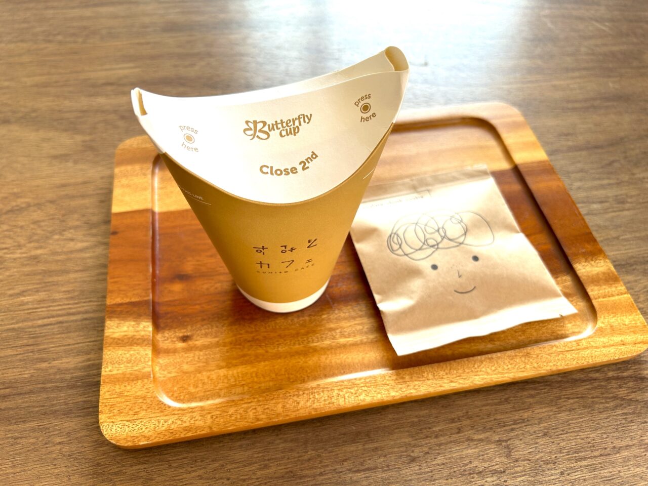 出水市すみとカフェのコーヒーとクッキー