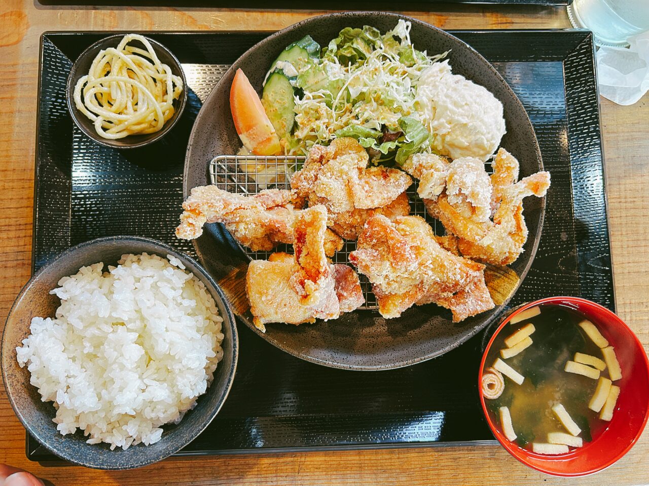 阿久根市かしわとお肉清水精肉店七輪炭火焼しみずの特選旨味唐揚げ定食