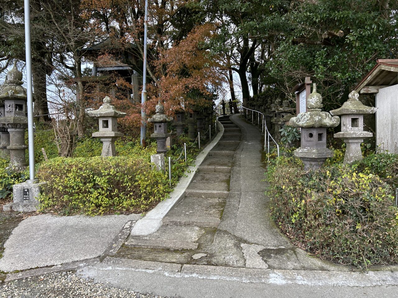 出水郡長島町の行人岳の不動明王廟の参道