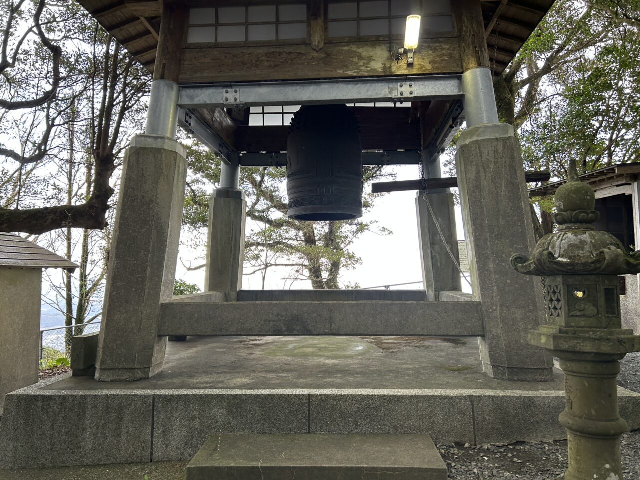 出水郡長島町の行人岳の鐘