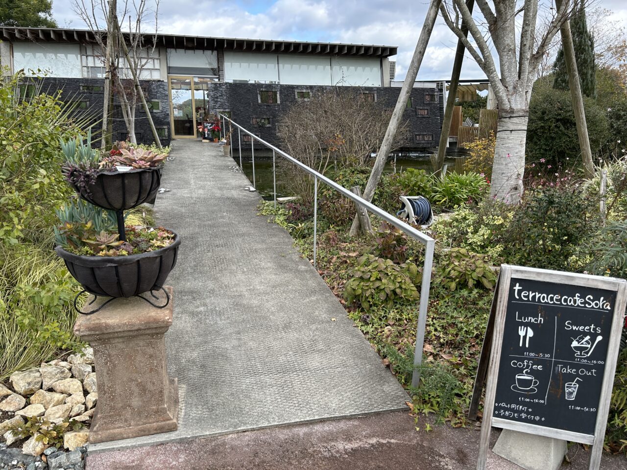 阿久根市テラスカフェ空の外観