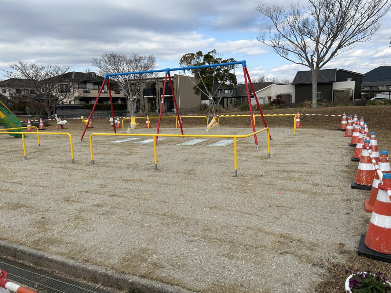 薩摩川内市火扇児童公園のブランコ