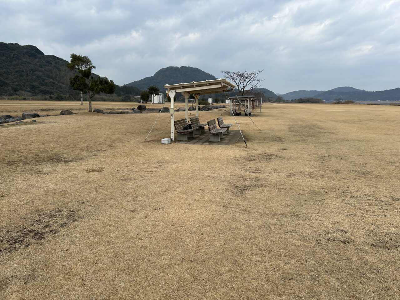 薩摩川内市川内川宮里公園のベンチ