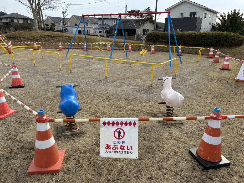 薩摩川内市宅満寺児童公園のブランコ