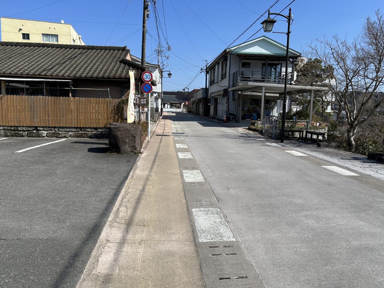 薩摩川内市与謝野晶子歌碑前の道路