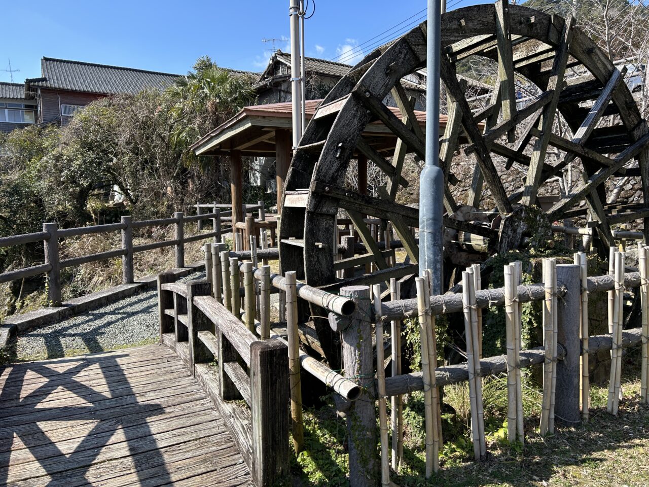 薩摩川内市湯の滝公園の水車