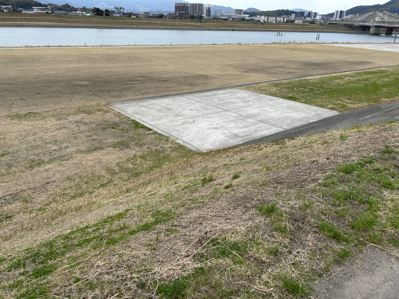 薩摩川内市河川敷みらい公園広場