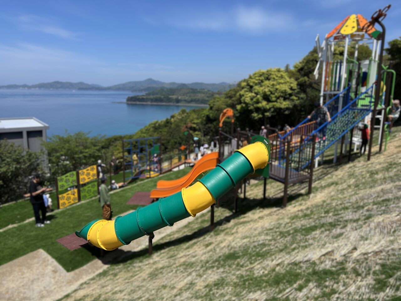 長島町サンセットの丘の遊具