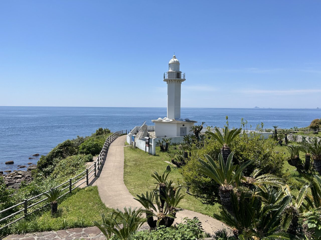 長島町長崎鼻灯台公園の灯台