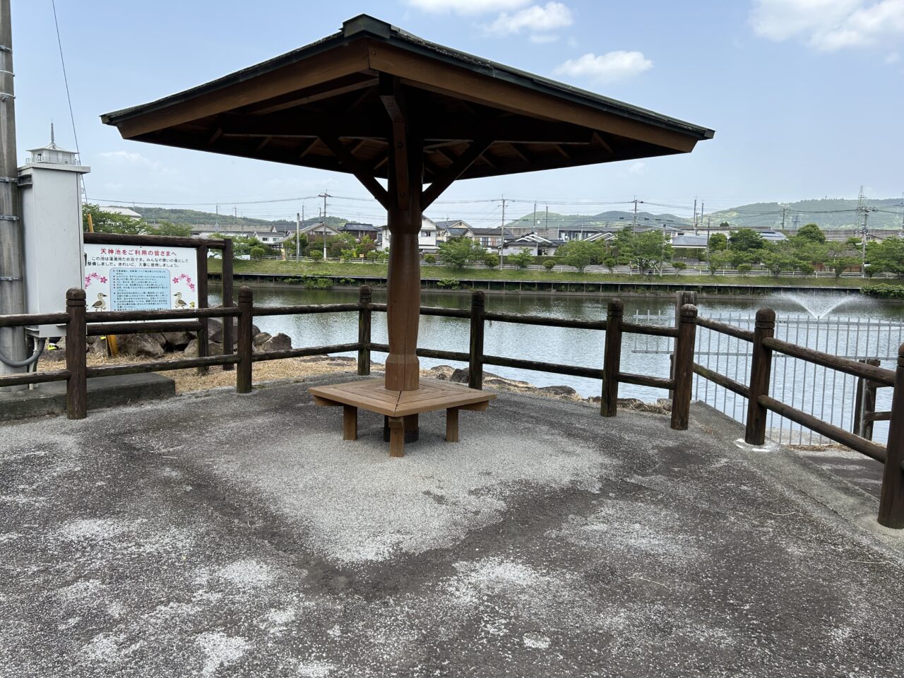 薩摩川内市天神池の東屋