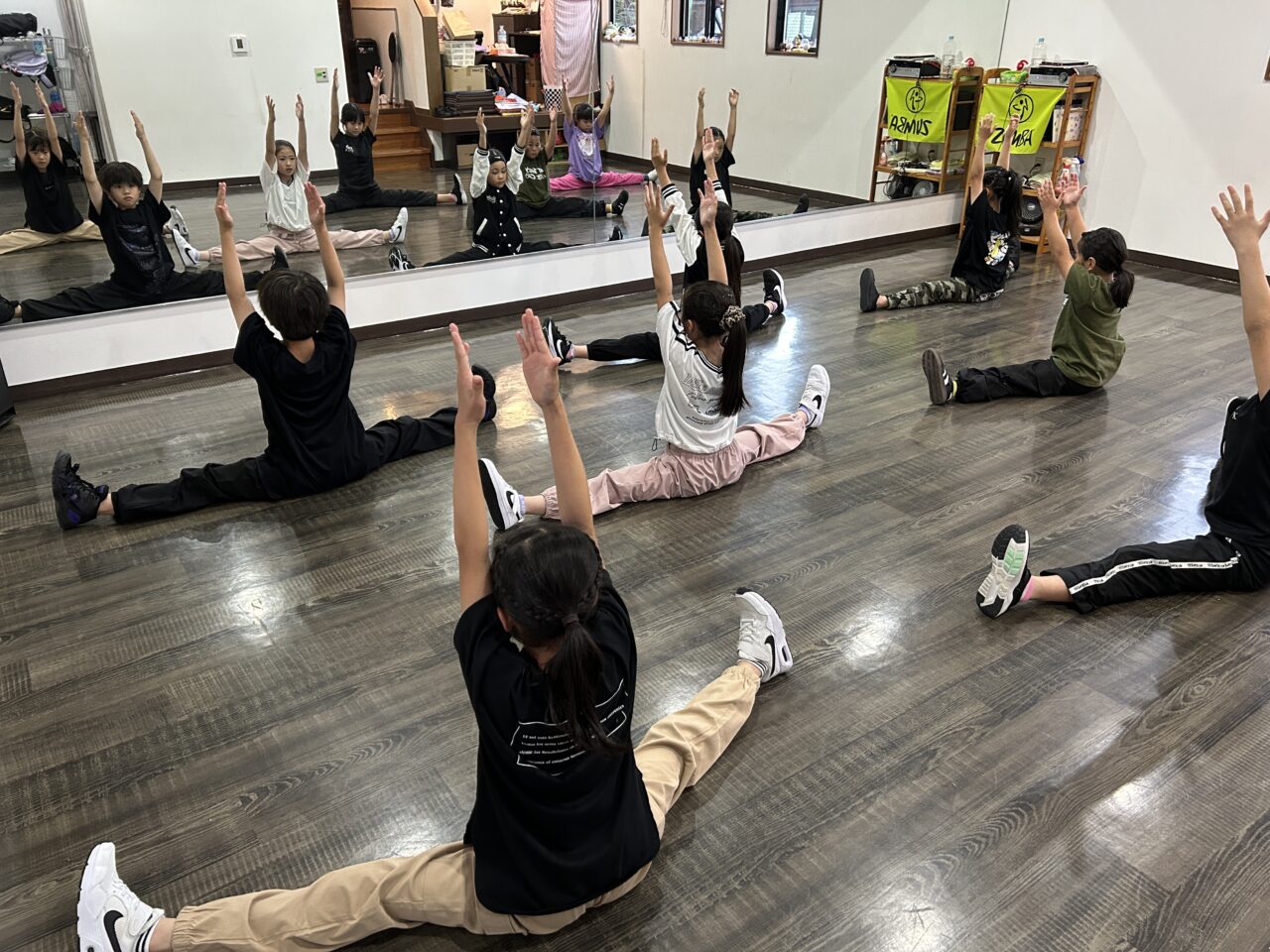薩摩川内市ダンススタジオ奏のストレッチ