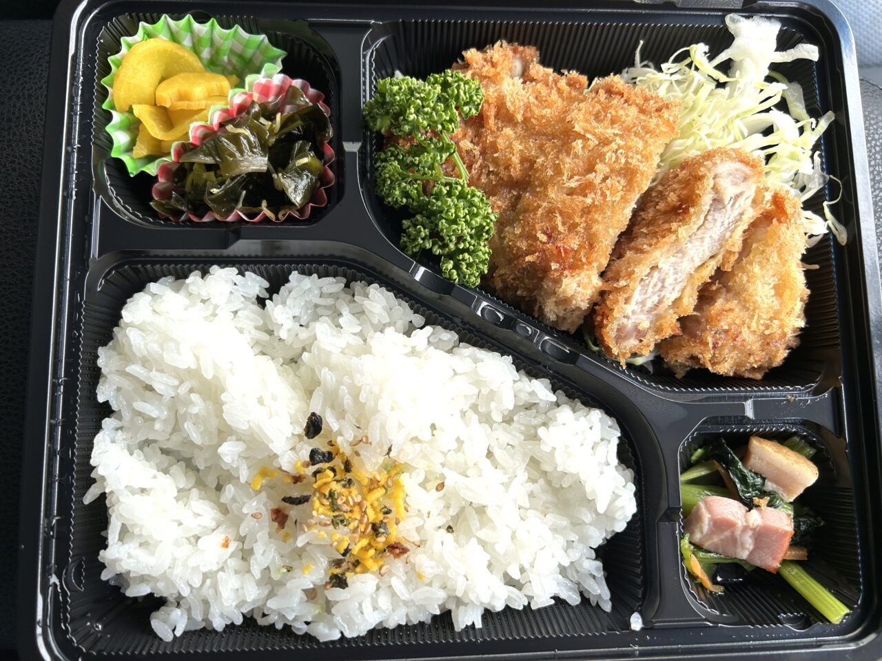 阿久根市港の直売所ハーベストの厚切りトンカツ弁当