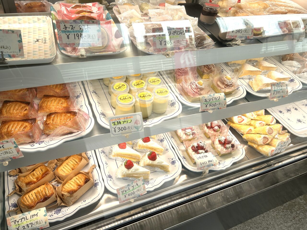 出水市お菓子のステラのショーケース