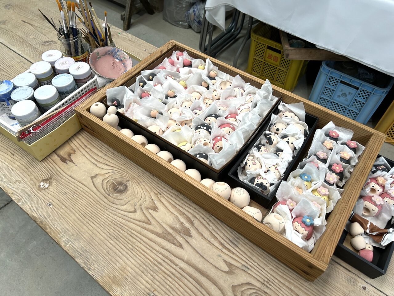阿久根市わらべ工房の箸置き絵付け