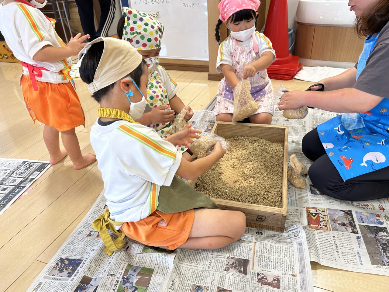 薩摩川内市すくすく保育園の味噌作り