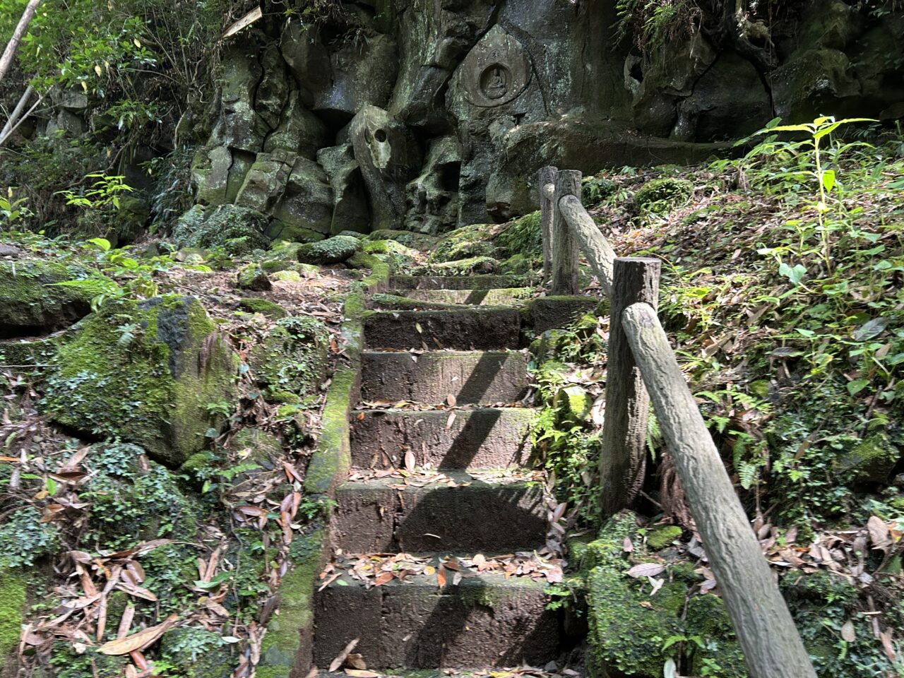 薩摩川内市小路磨崖仏の階段