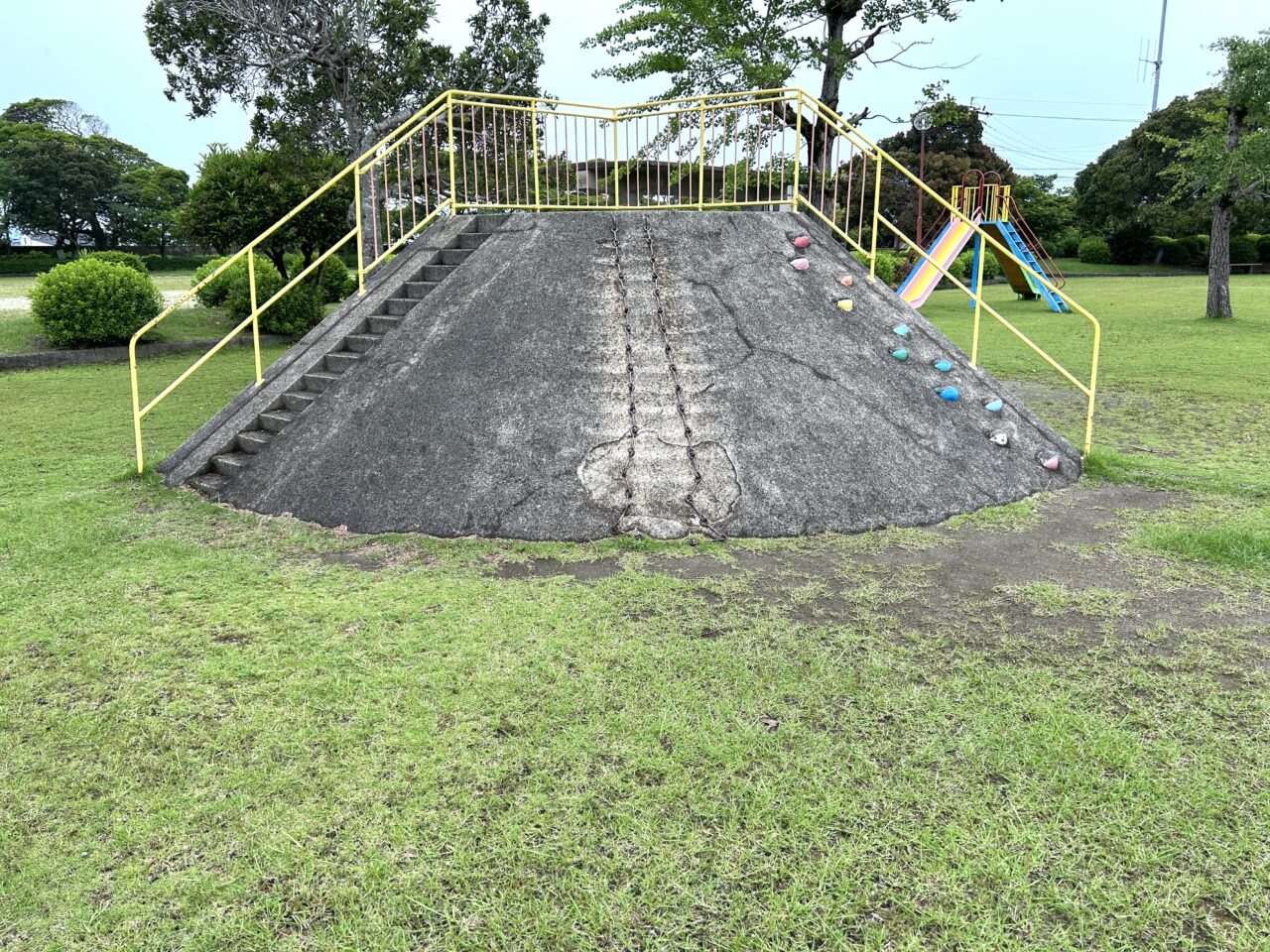 出水市米ノ津公園の山遊具