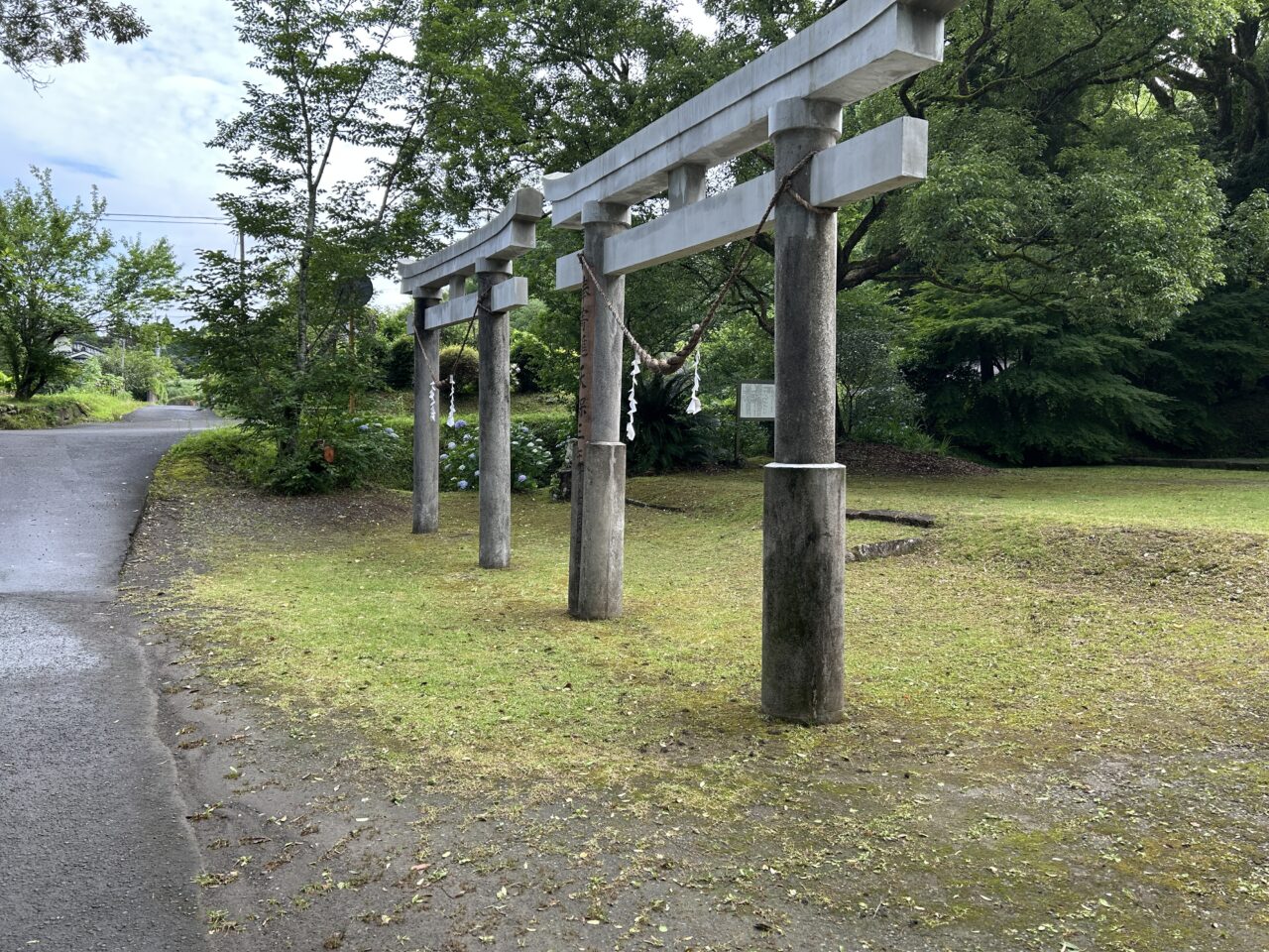 薩摩川内市東郷町斧渕の諏訪神社の鳥居