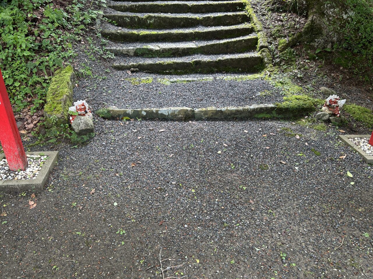 薩摩川内市東郷町斧渕の諏訪神社の狛犬