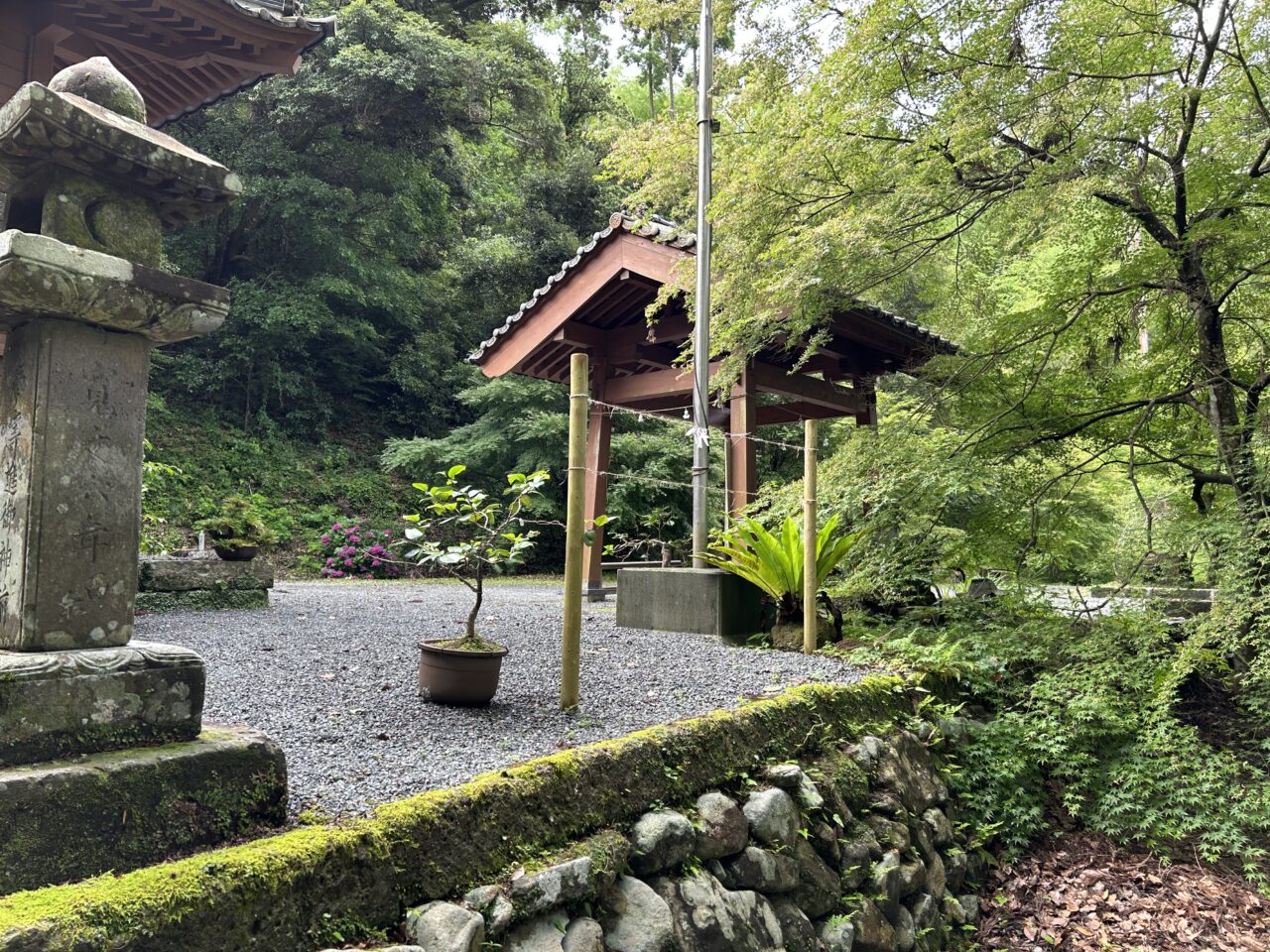 薩摩川内市東郷町斧渕の諏訪神社の周り
