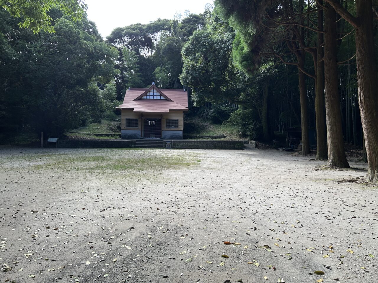 阿久根市南方神社の境内