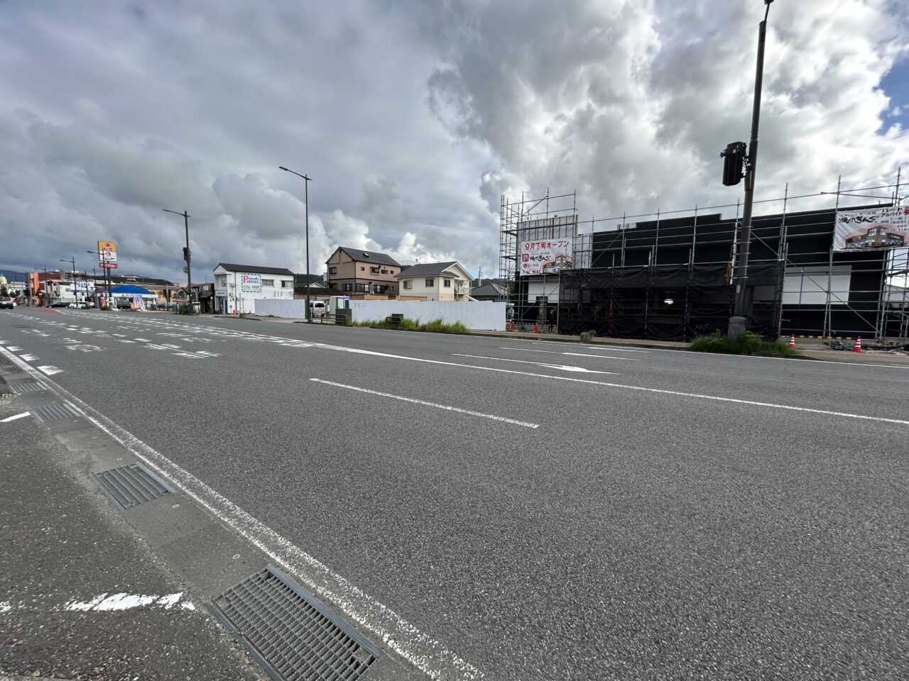 薩摩川内市焼肉きんぐ薩摩川内店前の道路