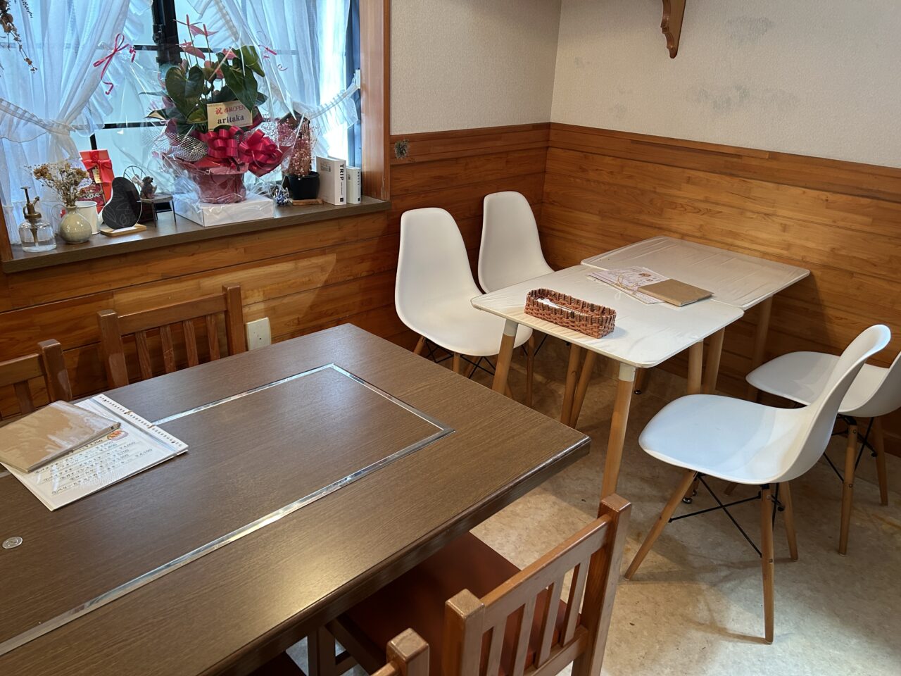 阿久根市cafesoaprootの店内