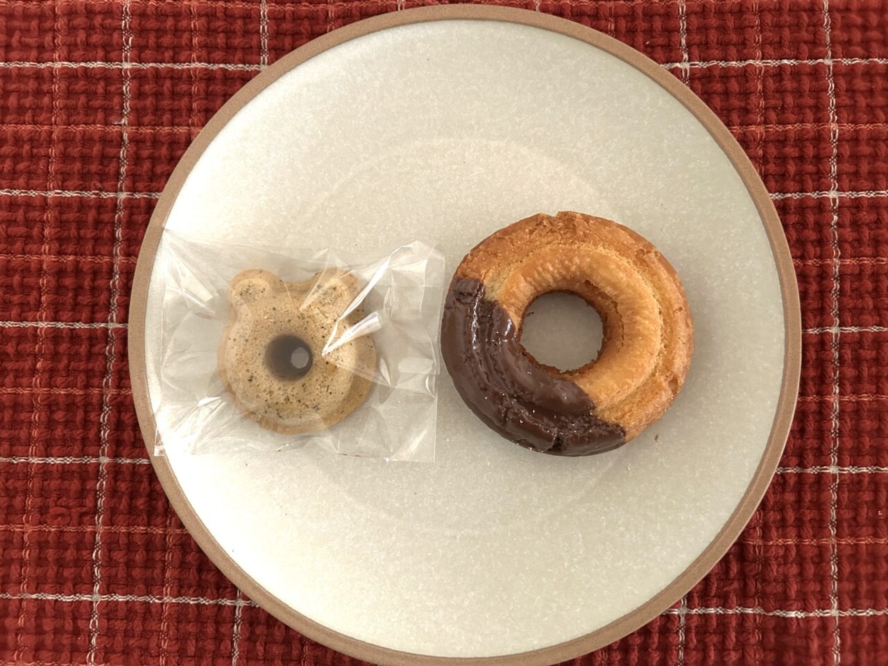 出水市くまのこドーナツのクッキードーナツ